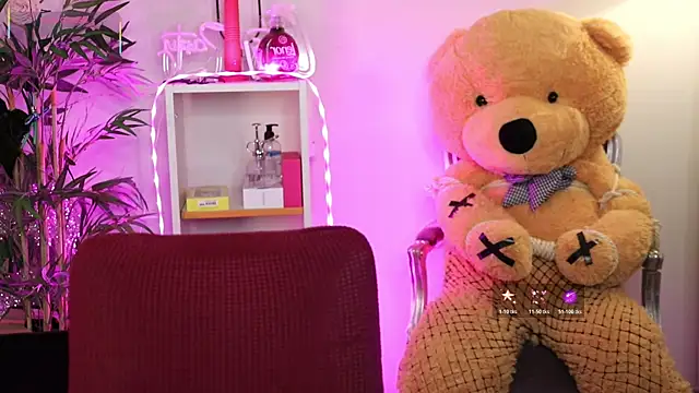 NovaHollisx online show from 04/11/26, 06:32