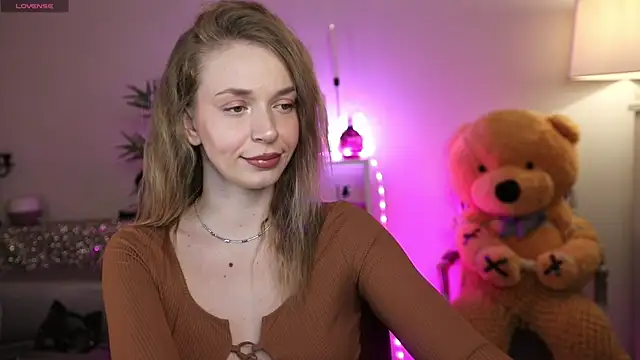 NovaHollisx online show from 04/22/26, 04:30