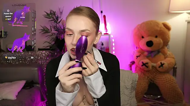 Snapshot of NovaHollisx chatting on 02/19/26, 05:04 NovaHollisx online show from 02/19/26, 05:04