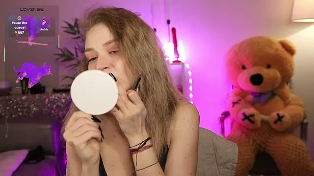 Snapshot of NovaHollisx chatting on 02/16/26, 04:55 NovaHollisx online show from 02/16/26, 04:55