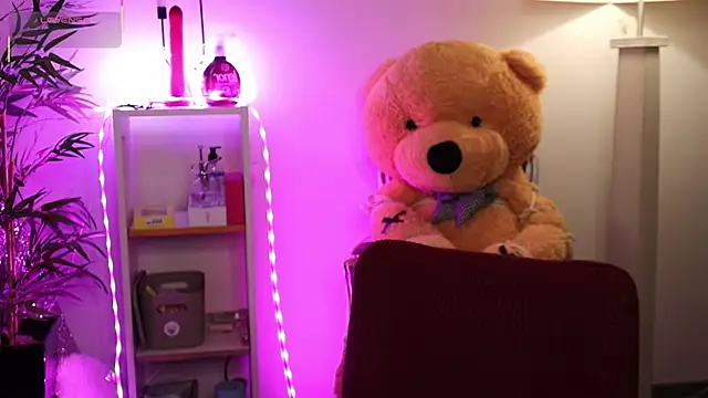 NovaHollisx online show from 04/07/26, 03:52