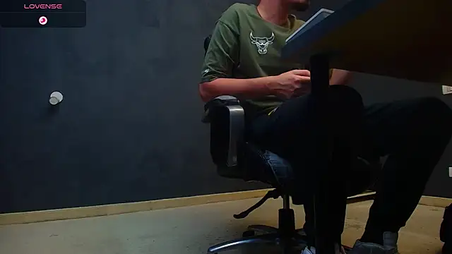 EnzoRace online show from 10/06/25, 04:57