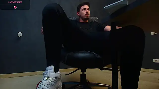 EnzoRace online show from 10/31/25, 06:43