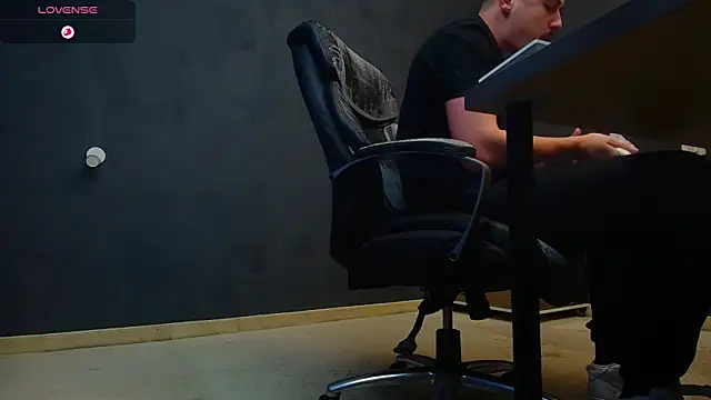 EnzoRace online show from 10/22/25, 04:45