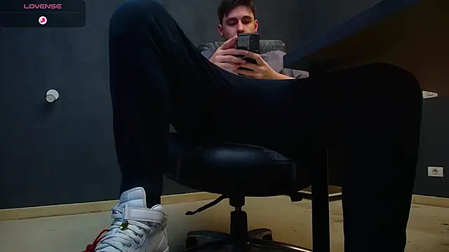 EnzoRace online show from 10/30/25, 06:23