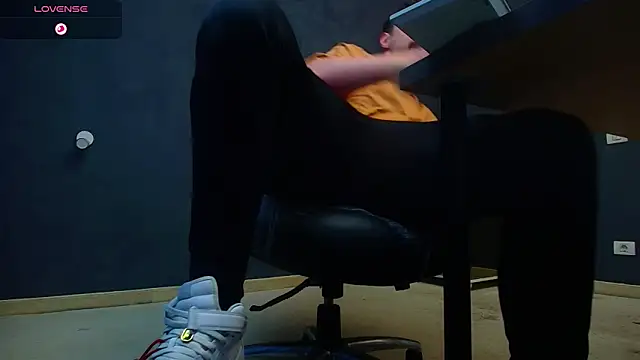 EnzoRace online show from 11/06/25, 06:06