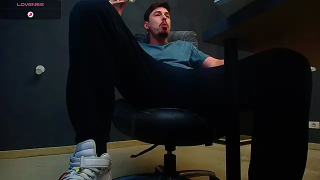 EnzoRace online show from 11/08/25, 05:55