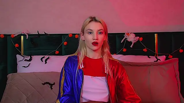 Snapshot of StacyEvances chatting on 10/31/25, 06:32 StacyEvances online show from 10/31/25, 06:32