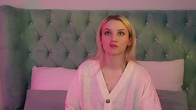 Snapshot of StacyEvances chatting on 11/15/25, 06:50 StacyEvances online show from 11/15/25, 06:50