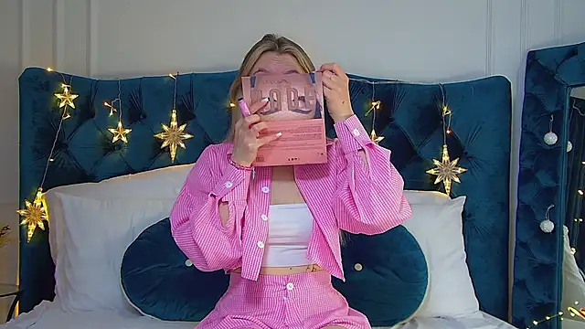 Snapshot of StacyEvances chatting on 11/30/25, 06:19 StacyEvances online show from 11/30/25, 06:19