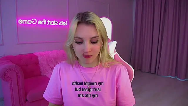 Snapshot of StacyEvances chatting on 11/14/25, 06:28 StacyEvances online show from 11/14/25, 06:28