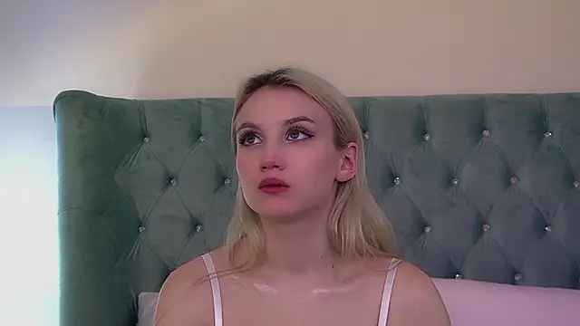 Snapshot of StacyEvances chatting on 11/08/25, 06:17 StacyEvances online show from 11/08/25, 06:17