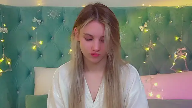 Snapshot of StacyEvances chatting on 12/02/25, 06:20 StacyEvances online show from 12/02/25, 06:20