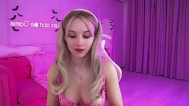 Snapshot of StacyEvances chatting on 10/14/25, 06:30 StacyEvances online show from 10/14/25, 06:30