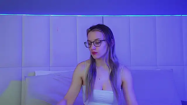 Snapshot of StacyEvances chatting on 11/24/25, 06:19 StacyEvances online show from 11/24/25, 06:19