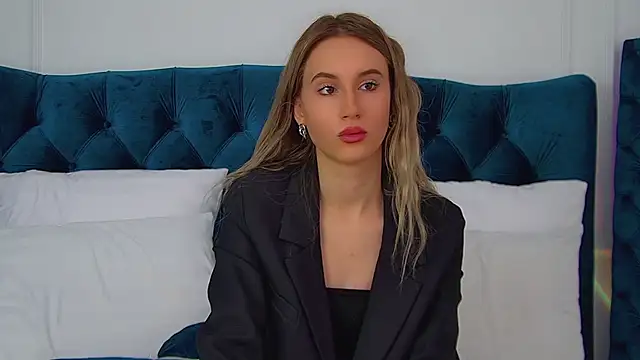 VictoriaHopsons online show from 11/09/25, 06:17