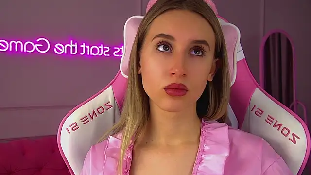 VictoriaHopsons online show from 11/29/25, 06:46