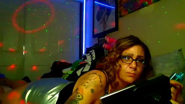 Snapshot of SparklesB1tch chatting on 11/29/25, 06:52 SparklesB1tch online show from 11/29/25, 06:52