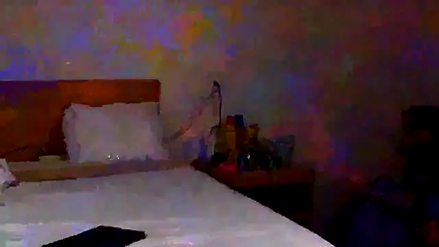 Snapshot of SparklesB1tch chatting on 11/23/25, 11:31 SparklesB1tch online show from 11/23/25, 11:31