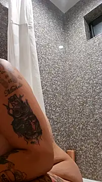 Snapshot of SparklesB1tch chatting on 11/13/25, 05:55 SparklesB1tch online show from 11/13/25, 05:55