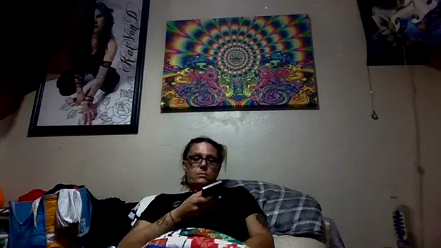 Snapshot of SparklesB1tch chatting on 10/13/25, 12:56 SparklesB1tch online show from 10/13/25, 12:56