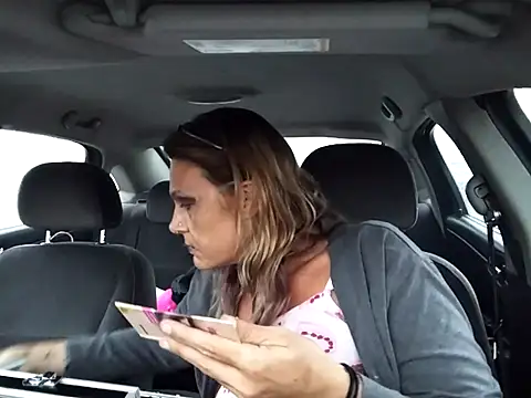 Snapshot of SparklesB1tch chatting on 11/20/25, 11:25 SparklesB1tch online show from 11/20/25, 11:25