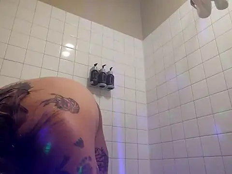 Snapshot of SparklesB1tch chatting on 11/15/25, 08:40 SparklesB1tch online show from 11/15/25, 08:40