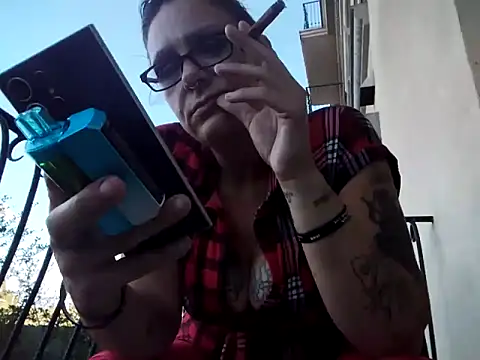 Snapshot of SparklesB1tch chatting on 11/22/25, 11:25 SparklesB1tch online show from 11/22/25, 11:25