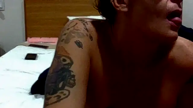 Snapshot of SparklesB1tch chatting on 10/02/25, 10:18 SparklesB1tch online show from 10/02/25, 10:18