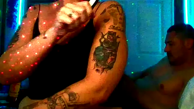 Snapshot of SparklesB1tch chatting on 12/15/25, 04:35 SparklesB1tch online show from 12/15/25, 04:35