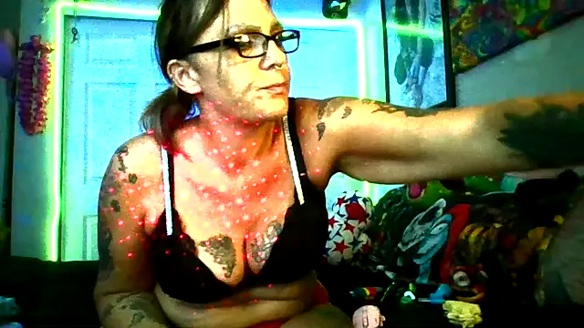 Snapshot of SparklesB1tch chatting on 11/09/25, 11:09 SparklesB1tch online show from 11/09/25, 11:09