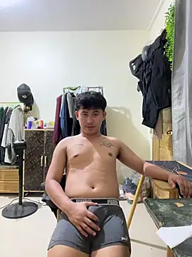 Snapshot of Adim-pinoy146 chatting on 06/18/26, 10:37 Adim-pinoy146 online show from 06/18/26, 10:37