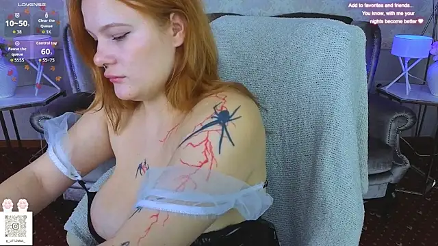 Clumsy Nana online show from 10/28/25, 07:46