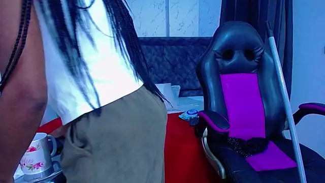 mia  thomson  online show from 11/27/25, 01:11