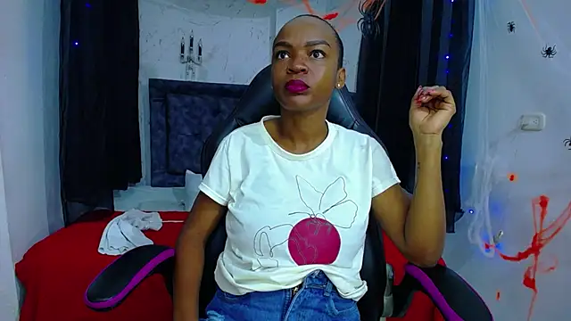 mia  thomson  online show from 11/05/25, 12:30