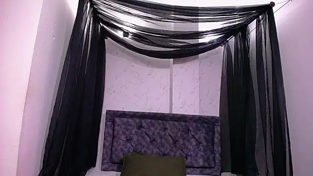 mia  thomson  online show from 12/20/25, 03:04