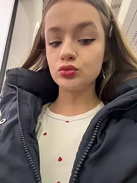 KittyQueeny online show from 12/15/25, 12:11