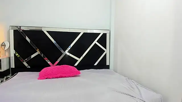 Snapshot of iisabella_noa chatting on 09/09/25, 12:36 iisabella noa online show from 09/09/25, 12:36