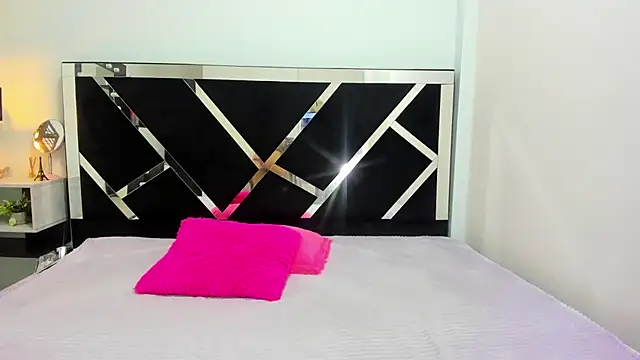 Snapshot of iisabella_noa chatting on 09/20/25, 12:43 iisabella noa online show from 09/20/25, 12:43