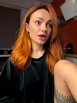 SaraLow online show from 10/24/25, 01:04