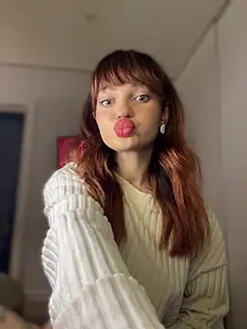 SaraLow online show from 11/23/25, 11:59