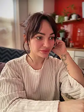 SaraLow online show from 02/16/26, 01:32