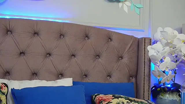 JenniferLovve online show from 10/18/25, 03:41