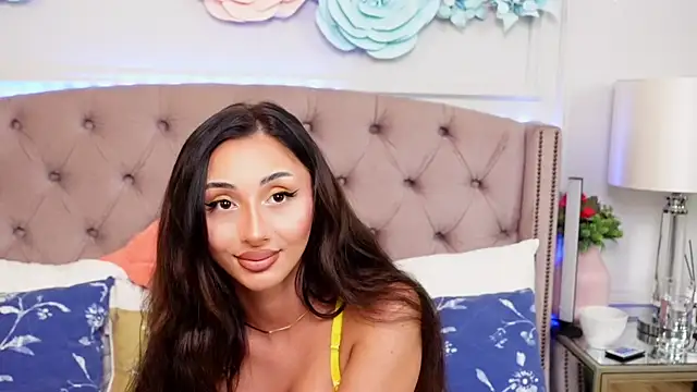 Snapshot of JenniferLovve chatting on 05/15/26, 04:32 JenniferLovve online show from 05/15/26, 04:32