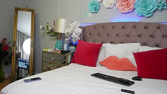 JenniferLovve online show from 11/19/25, 04:34