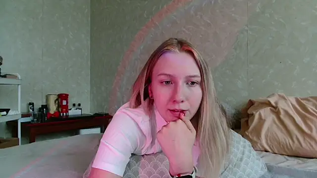 Snapshot of you_cant_forget chatting on 09/25/25, 12:55 you cant forget online show from 09/25/25, 12:55