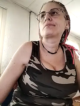 Snapshot of est_82 chatting on 09/15/25, 07:53 est 82 online show from 09/15/25, 07:53