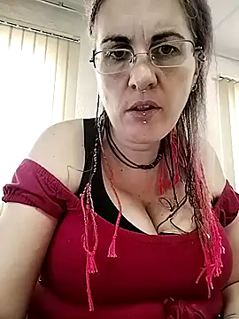 Snapshot of est_82 chatting on 09/11/25, 09:42 est 82 online show from 09/11/25, 09:42