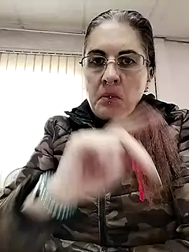 Snapshot of est_82 chatting on 10/16/25, 07:38 est 82 online show from 10/16/25, 07:38