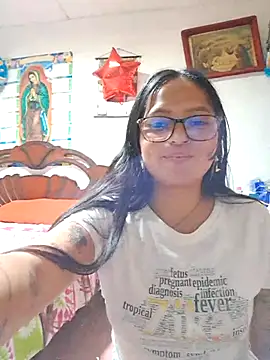 Snapshot of LunaHot_777 chatting on 12/23/25, 02:44 LunaHot 777 online show from 12/23/25, 02:44